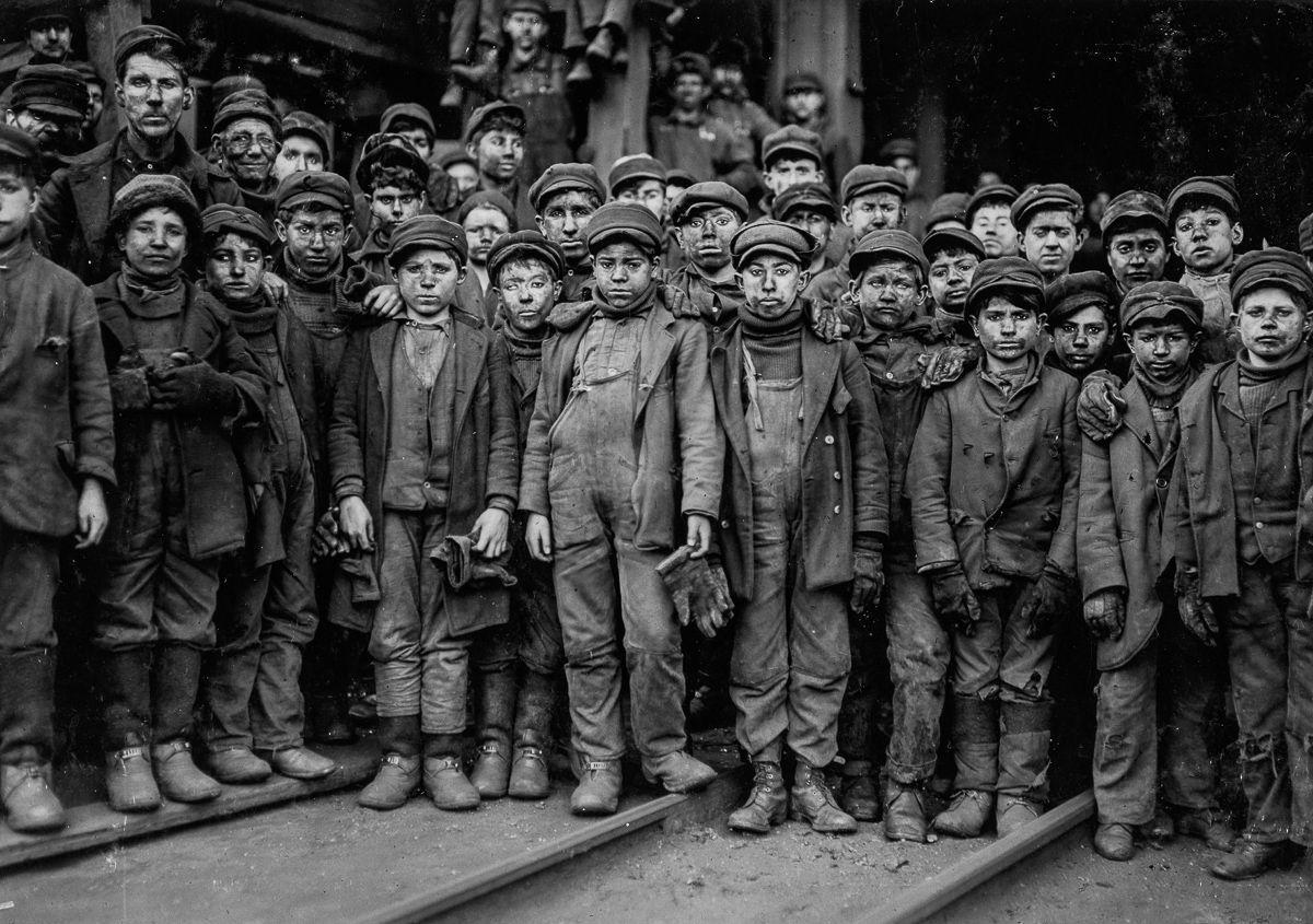 The photo of underage miners