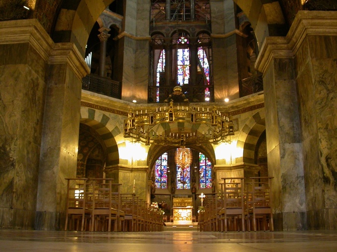 Palatine Chapel in Aachen, interior view (“Carolingian Painting in the Early European Middle Ages”).