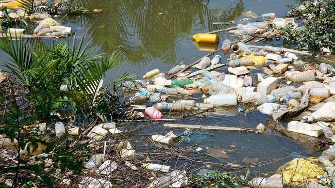 A picture showing bottles and plastic waste in a lake 