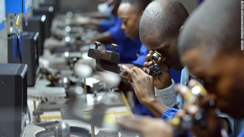 Democratic Botswana develops the production of processing and polishing diamonds