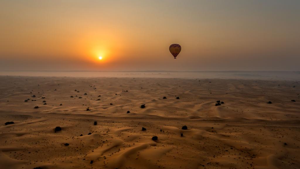 The Dubai Photograph Embodying Lightness